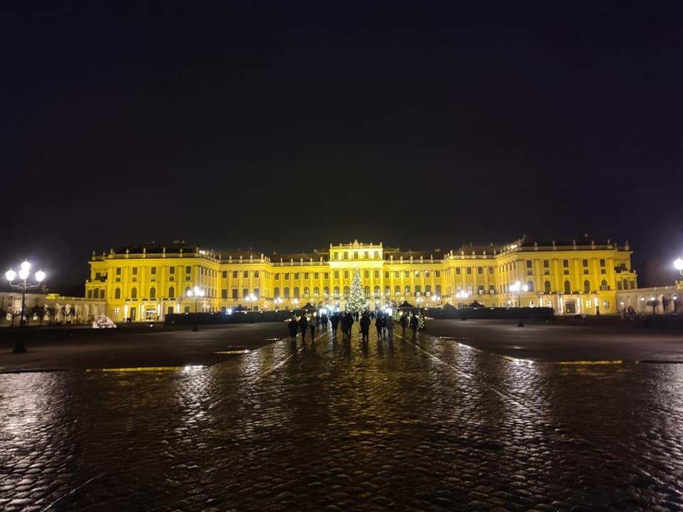 Central Mariahilfer Apartment 5 Min To The Schoenbrunn Palace And City Shopping Center เวียนนา ภายนอก รูปภาพ