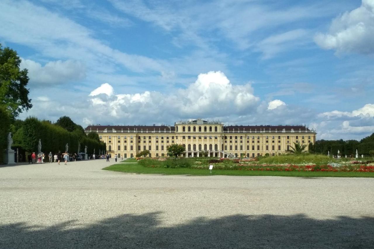 Central Mariahilfer Apartment 5 Min To The Schoenbrunn Palace And City Shopping Center เวียนนา ภายนอก รูปภาพ