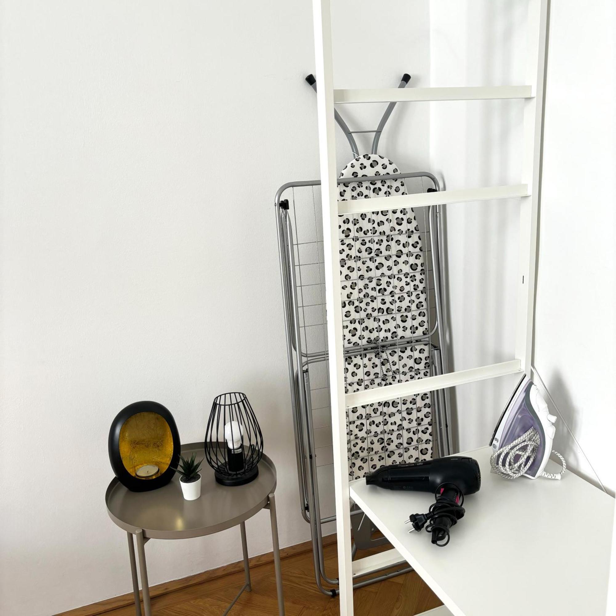 Central Mariahilfer Apartment 5 Min To The Schoenbrunn Palace And City Shopping Center เวียนนา ภายนอก รูปภาพ