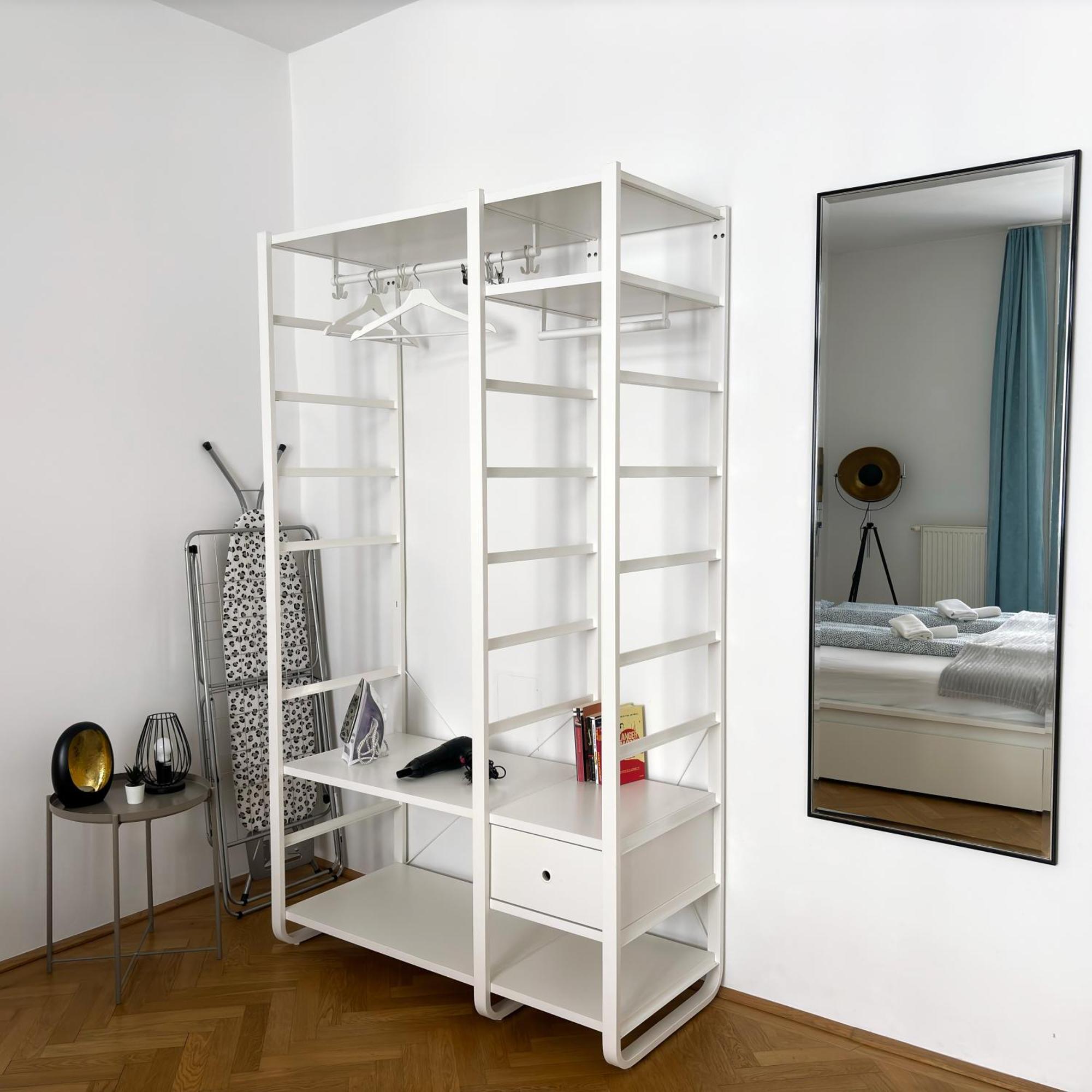 Central Mariahilfer Apartment 5 Min To The Schoenbrunn Palace And City Shopping Center เวียนนา ภายนอก รูปภาพ